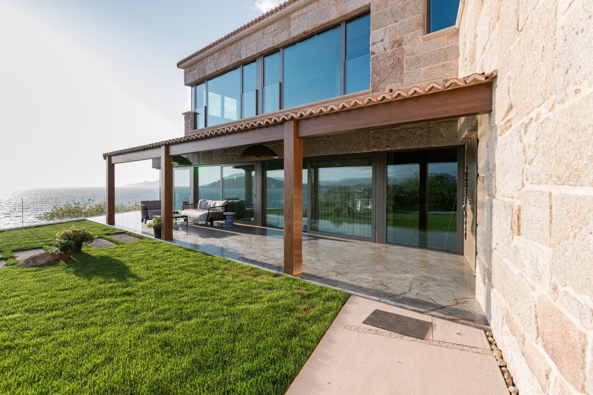 Tejados y porches de madera O Porriño